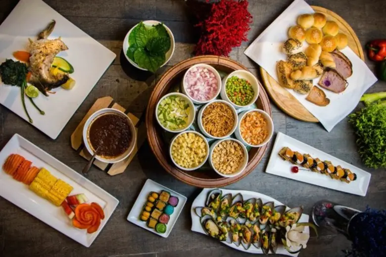 92 คาเฟ่ ห้องอาหารนานาชาติ โรงแรมโกลเด้น ...