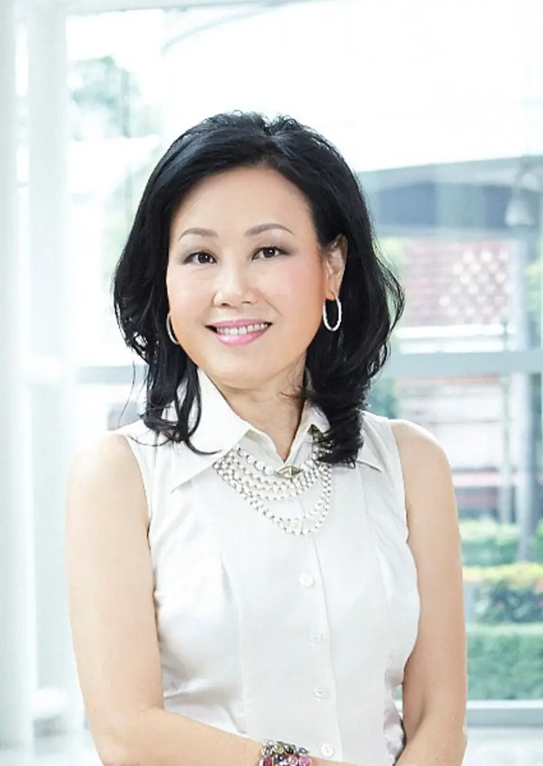 คุณวัลยา จิราธิวัฒน์ รองประธานเจ้าหน้าที่...