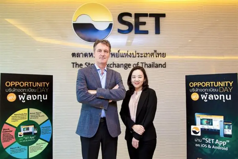 นายเฮ็นริคคัส แวน เวสเทิร์นดรอป (ซ้าย) ผู...