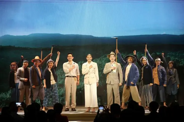 “เบิร์ด - ธงไชย” กอดคอ “แก้ม-อาร์-ปราง-ญิ๋ง-นิ้ง” หยิบเรื่องจริง ถ่ายทอดพลังการต่อสู้ชีวิต ผ่านละครเพลงมิวสิคัล “ชีวิตลิขิตเอง”