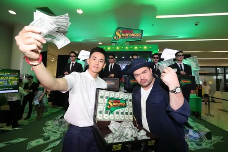 ทัพดาราดัง ระเบิดกิจกรรมช้อปสุดมันส์ ในงาน “เมกา ช้อปอะฮอลิค ตอน มันนี่ แคช อัพ” ที่ศูนย์การค้าเมกาบางนา