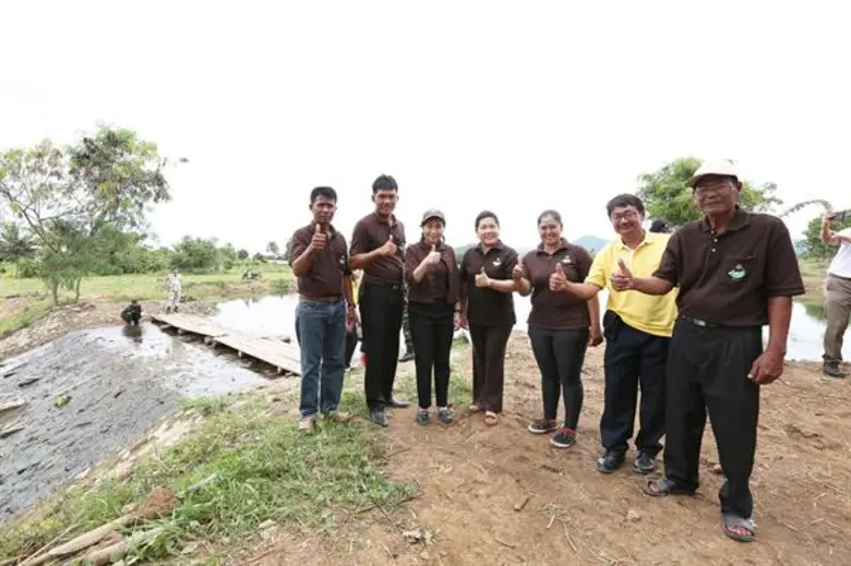 บางกอกแดนซ์ มอบเงินให้กับ มูลนิธิอุทกพัฒน์ในพระบรมราชูปถัมภ์ เพื่อสร้างฝายกักเก็บน้ำ พร้อมร่วมเปิดพิพิธภัณฑ์ธรรมชาติจัดการน้ำชุมชน ตามแนวพระราชดำริ ที่จังหวัดราชบุรี