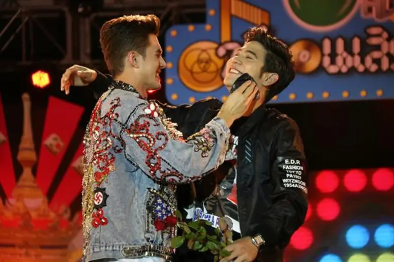 “พอร์ช-มิกค์-แบงค์-ฌอห์ณ-ฐิสา-พิม-มุกดา” พระนางสุดฮอต ช่อง 7HD ยกทัพเรียกเสียงกรี๊ดสนั่นเวที “7สีคอนเสิร์ต ออนทัวร์” จ.สุราษฎร์ธานี