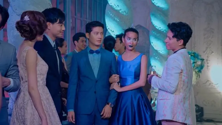 “เอสเธอร์ สุปรีย์ลีลา” น้ำตาซึมงอน “เป้ อารักษ์” จุ๊บสาวต่อหน้า