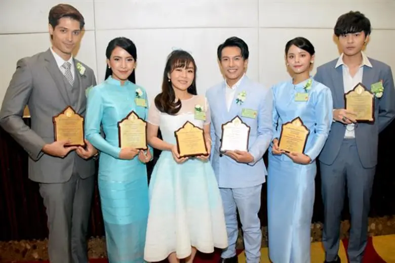 ศิลปินดาราและบุคคลที่มีชื่อเสียงรับรางวัลลูกกตัญญูกตเวทีอย่างสูงต่อแม่ ประจำปี 2561