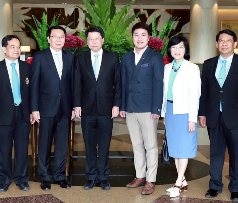 นพ.ธีระเกียรติ เจริญเศรษฐศิลป์ รัฐมนตรีว่...