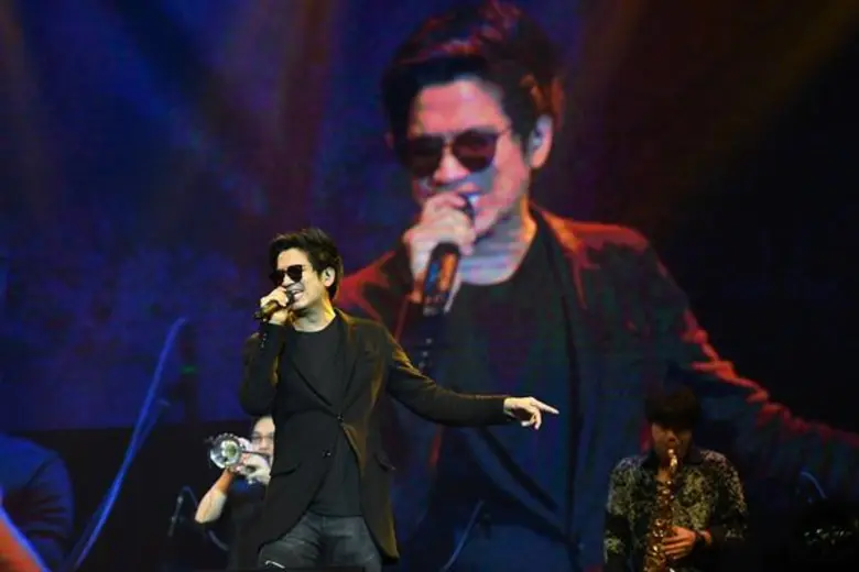 เป็นอีกสองวงดนตรีคุณภาพในการแสดงสด สำหรับ...