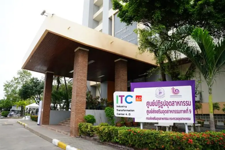 กระทรวงอุตสาหกรรม เดินหน้าเปิดศูนย์ปฏิรูปอุตสาหกรรม 4.0 ภาคที่ 9 จ.ชลบุรีดึกเอกชนรายใหญ่ ตั้งศูนย์ฝึกระบบอัตโนมัติเป็นศูนย์ต้นแบบพร้อมยกระดับศักยภาพ SMEs ไทยสู่การผลิตเชิงพาณิชย์อย่างเต็มรูปแบบ