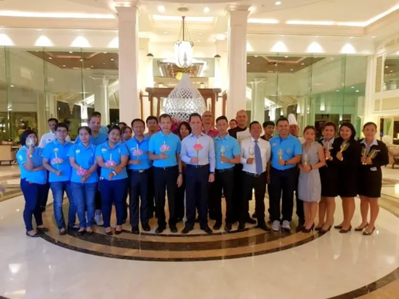 คุณเนียว คีน บูน ผู้จัดการทั่วไป โรงแรมดุ...