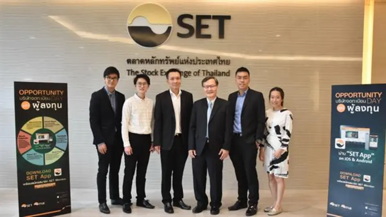 นายชวลิต จันทรรัตน์ (คนที่ 3 จากขวา) ประธ...