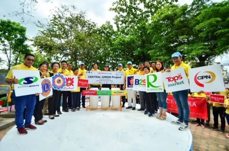 คณะผู้บริหารและพนักงานโรงแรมเซ็นทาราหาดให...