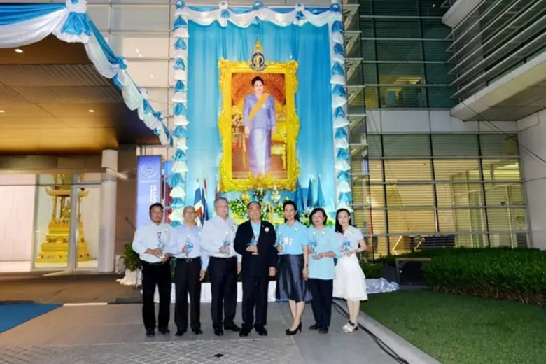 ธวัชชัย ทวีศรี (กลาง) ที่ปรึกษากิตติมศักด...