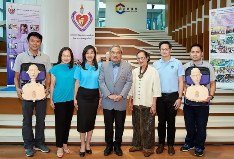 นงนุช บูรณะเศรษฐกุล (ที่ 3 จากซ้าย) กรรมก...