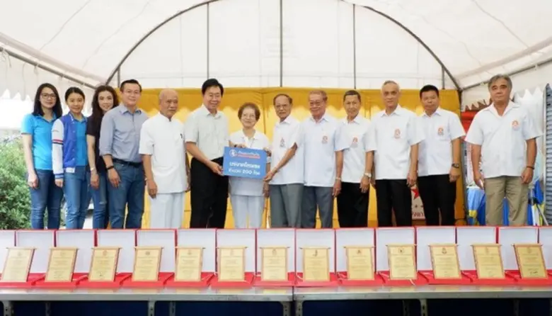 คุณสมใจนึก เองตระกูล ประธานกรรมการ ดร.สมพ...