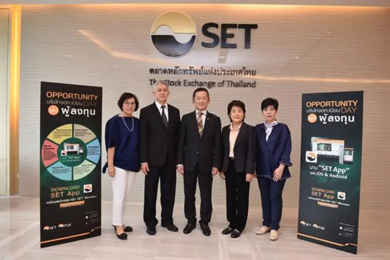 ดร.องอาจ กิตติคุณชัย (กลาง) ประธานเจ้าหน้...