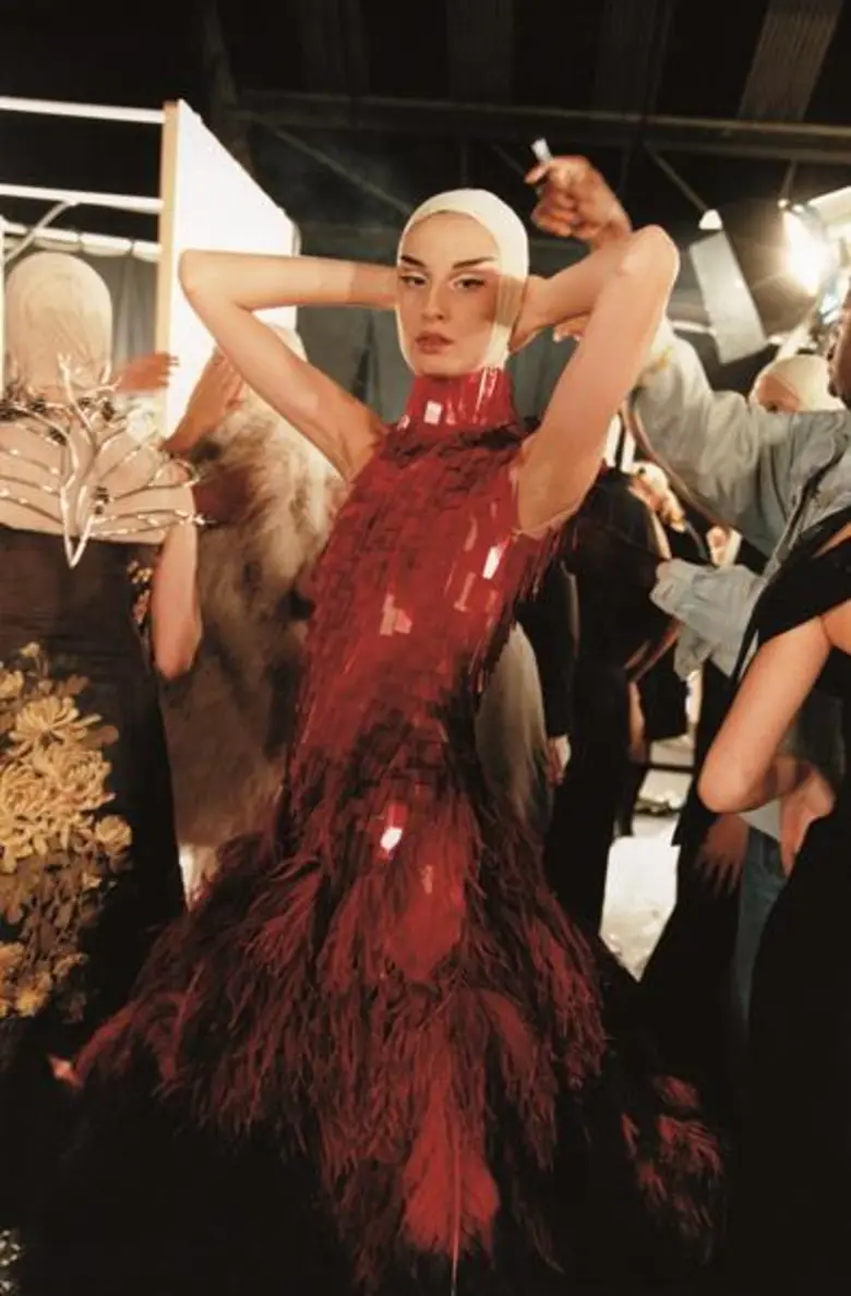 Movie Guide: McQueen กวาดคะแนนรีวิวเต็ม 100 สู่ ภาพยนตร์สารคดีที่ดีที่สุด ครั้งแรกที่โลกจะได้เห็น ทุกตัวตนของ ลี อเล็กซานเดอร์ แม็คควีน