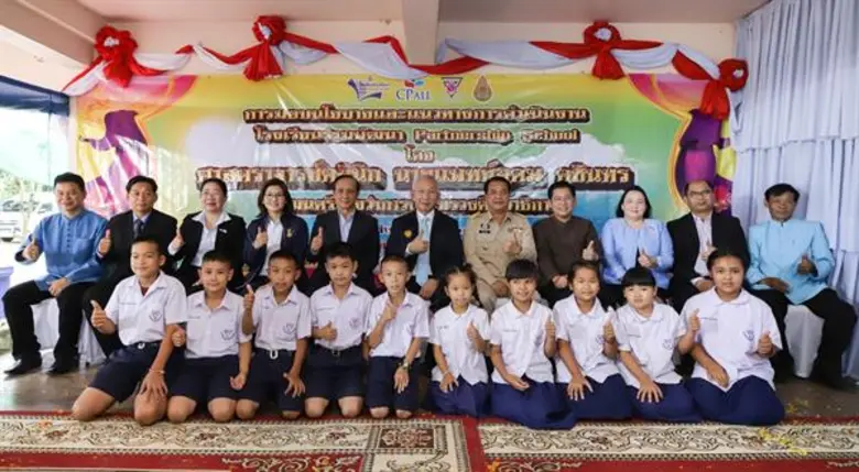 ศาสตราจารย์คลินิก นายแพทย์อุดม คชินทร (แถ...