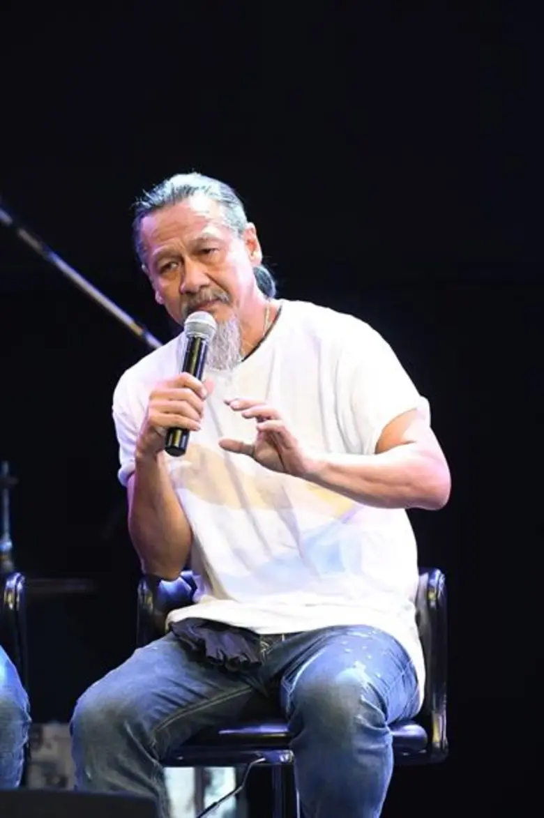 หลังจากมีกระแสข่าวการป่วยกะทันหันจนต้องเข...