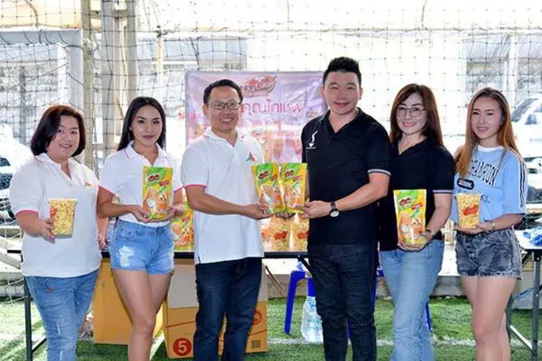 นายภูวาดล แสนยากุล (ที่ 3 จากขวา) ฝ่ายประ...