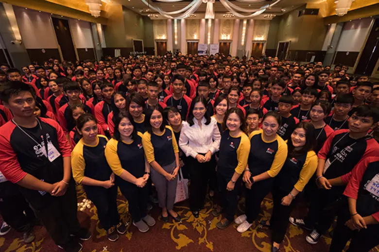 สุวิมล จิวาลักษณ์ (กลาง) กรรมการและผู้จัด...