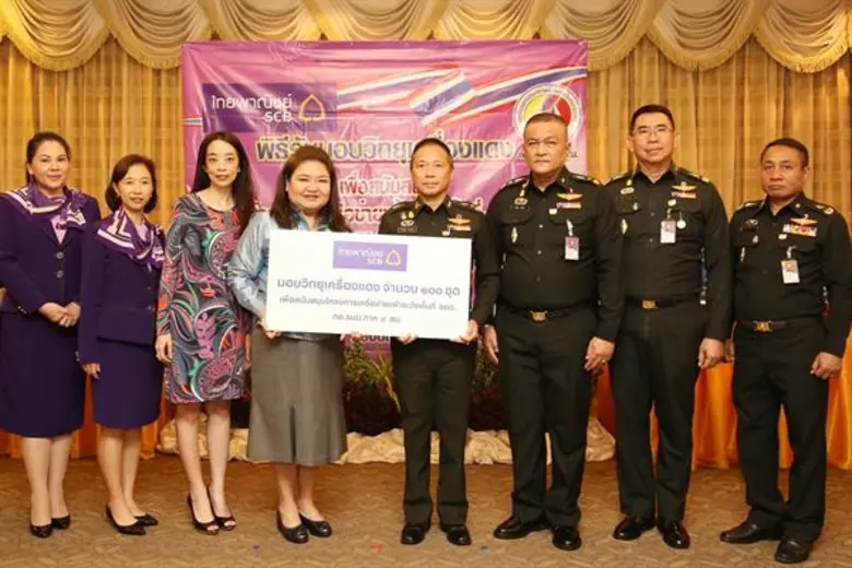 พล.ท.ปิยวัฒน์ นาควานิช (ที่ 5 จากซ้าย) แม...