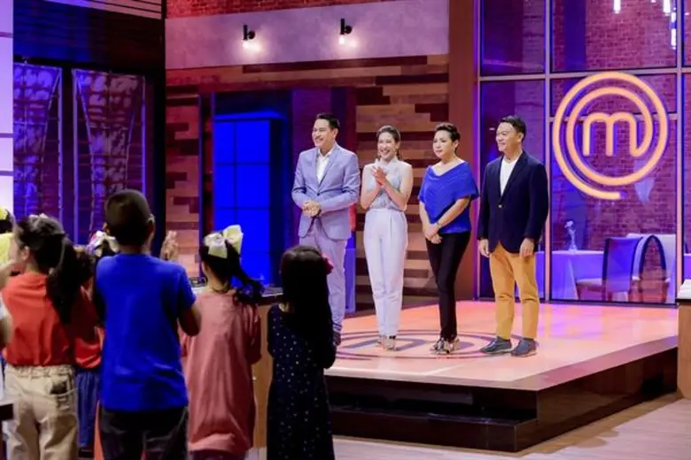 ทีวีไกด์: รายการ “มาสเตอร์เชฟ จูเนียร์ ประเทศไทย” เปิดฉาก “มาสเตอร์เชฟ จูเนียร์ ประเทศไทย” เด็กนับพันตบเท้าเข้าชิงชัยโชว์ฝีมือสุดคึกคัก