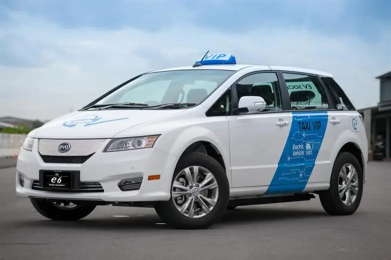 ไรเซน เอนเนอร์จี ส่งมอบ “อีวี แท็กซี่ วีไอพี” 101 คันแรกประจำการสนามบินสุวรรณภูมิ ยกระดับมาตรฐานแท็กซี่ พร้อมขับเคลื่อนไทยสู่ยุคพลังงาน 4.0