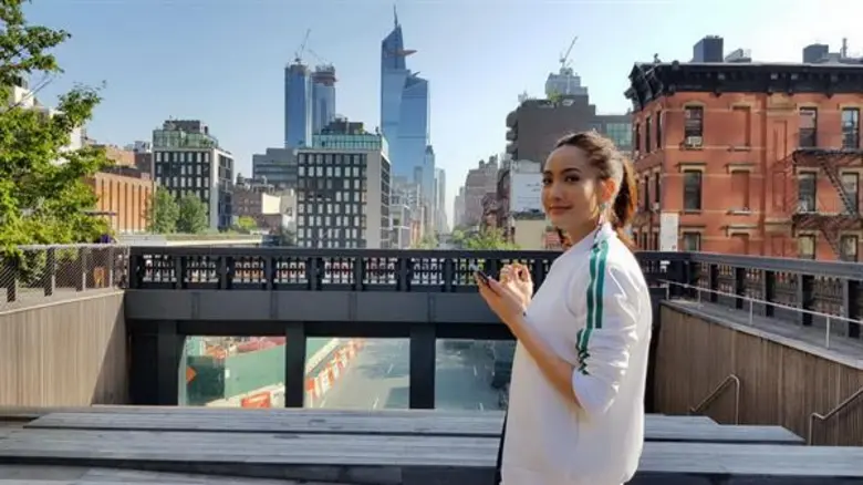 “แต้ว” ตะลุยนิวยอร์ก สัมผัสความล้ำ Samsung Galaxy Note 9 บนเครือข่ายสุดแรง AIS NEXT G ก่อนใคร!!