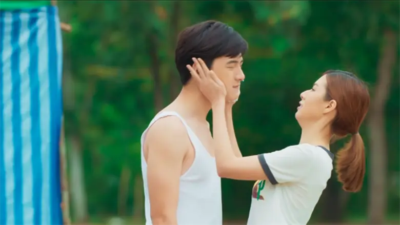 “มุก” ไม่สบอารมณ์!!! “คริส” ใกล้ชิด “มีน”