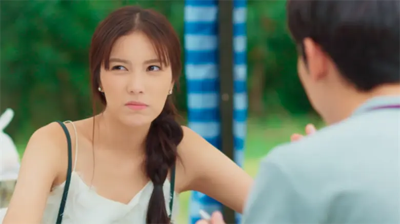 “มุก” ไม่สบอารมณ์!!! “คริส” ใกล้ชิด “มีน”