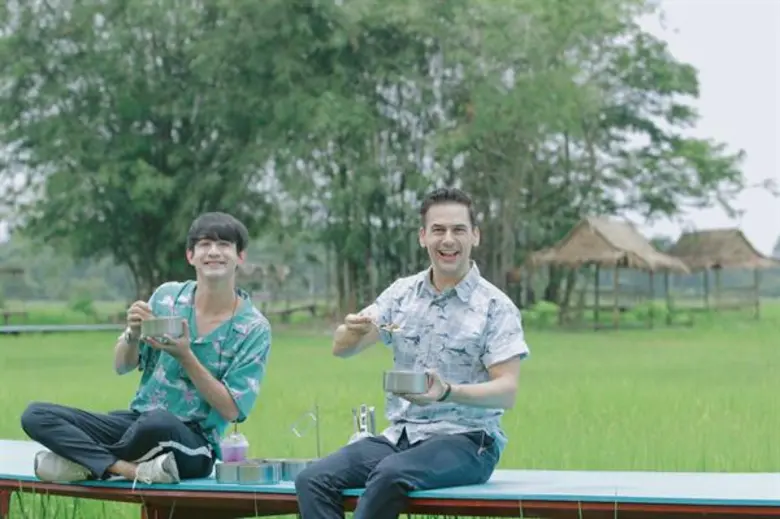 ทีวีไกด์: รายการ "หลงรักยิ้ม" “แดเนียล เฟรเซอร์” ชวน “เลโอ โซสเซย์” เที่ยว “วันธรรมดา หรรษาใกล้กรุง” สัมผัสธรรมชาติ สุดแอดเวนเจอร์ จ.นครนายก