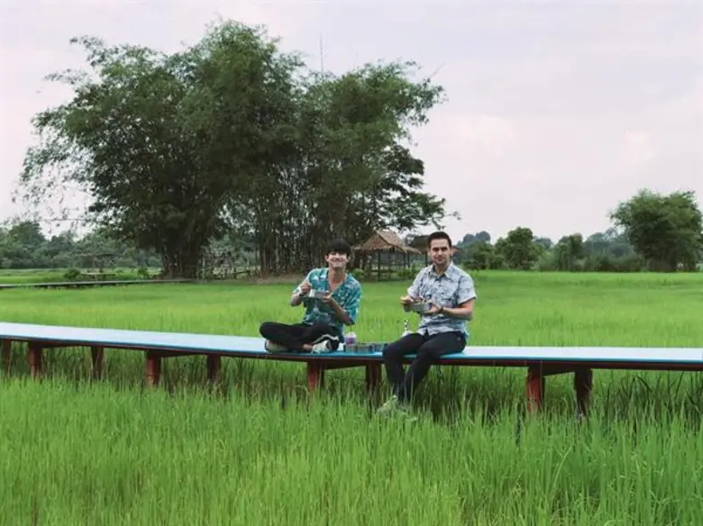 ทีวีไกด์: รายการ "หลงรักยิ้ม" “แดเนียล เฟรเซอร์” ชวน “เลโอ โซสเซย์” เที่ยว “วันธรรมดา หรรษาใกล้กรุง” สัมผัสธรรมชาติ สุดแอดเวนเจอร์ จ.นครนายก