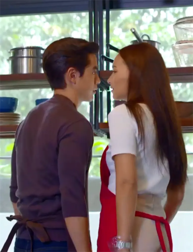 วางมาดทำเก็กขรึมมานาน แต่พอมีโอกาสได้อยู่...