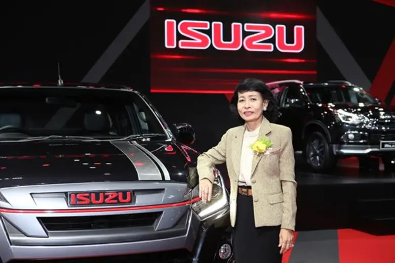 บริษัท ตรีเพชรอีซูซุเซลส์ จำกัด จัดทัพ "อ...