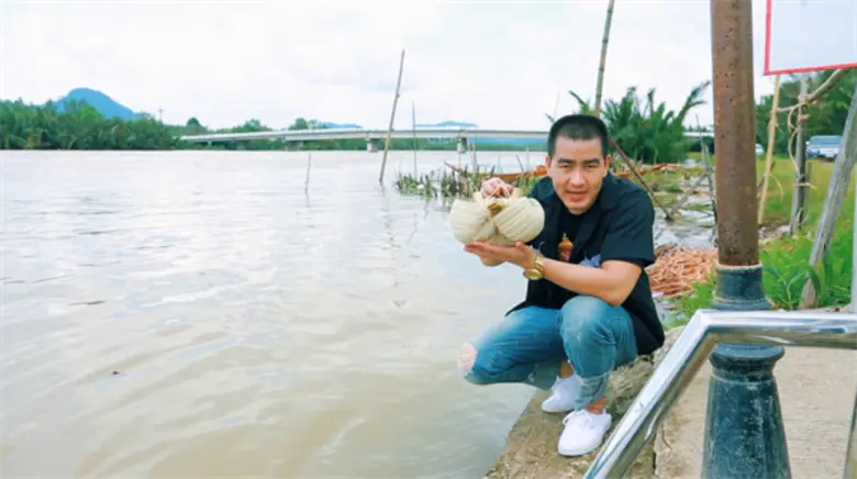 ทีวีไกด์: รายการ "ไทยทึ่ง" “แชมป์” พาไปดู “หมาตักน้ำ” จ.ตรัง ใน “ไทยทึ่ง” 19 ส.ค.นี้ 11.00 น. ช่อง GMM25