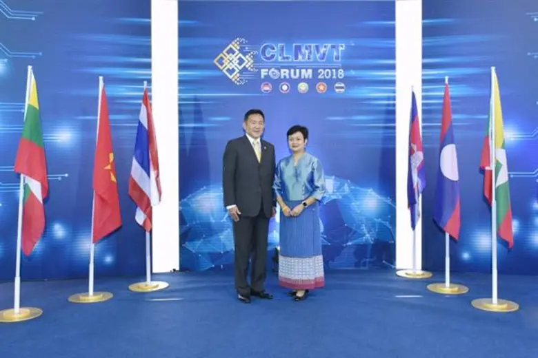 นายโนริอากิ โกโตะ (ซ้าย) กรรมการผู้จัดการ...