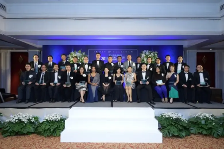 กิตติ นครชัย (แถวหน้าที่ 2 จากซ้าย) กรรมก...