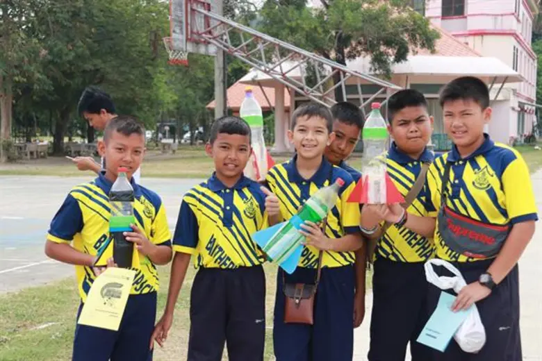 มรภ.สงขลา เปิดสนามประชันจรวดขวดน้ำ-เครื่องบินกระดาษพับ