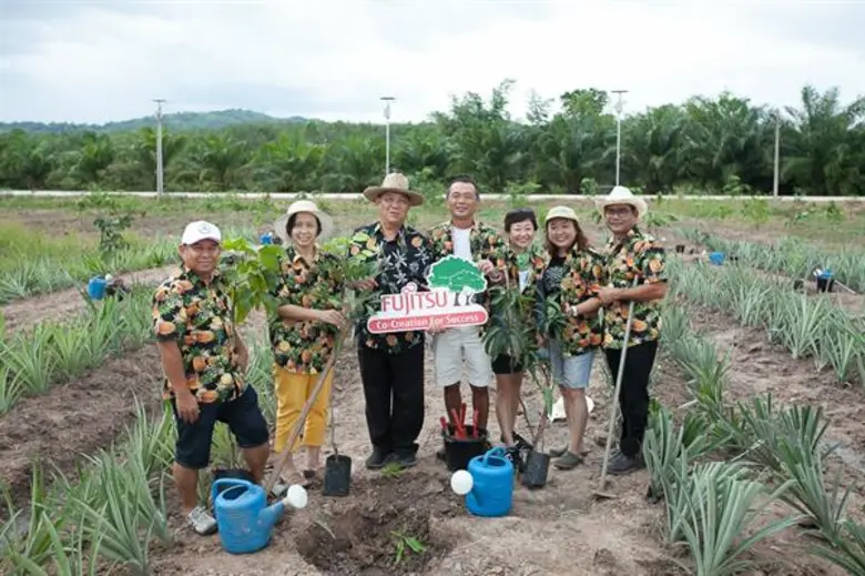 บริษัท ฟูจิตสึ (ประเทศไทย) จำกัด นำทีมโดย...