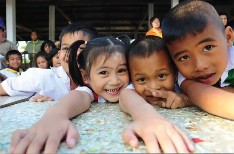 ยานยนต์สแควร์ กรุ๊ป จำกัด จับมือ อำพลฟูดส์ สร้างความตระหนักสิ่งแวดล้อม ชวนผู้ชมงาน “Big Motor Sale 2018” ร่วมทำความดีให้โลก เปลี่ยนกล่อง UHT ใช้แล้ว เป็นโต๊ะ-เก้าอี้นักเรียน มอบให้โรงเรียนที่ขาดแคลน