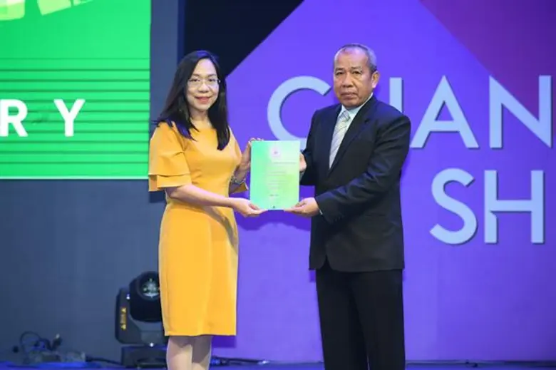 คุณออมสิน ศิริ ผู้อำนวยการฝ่ายสื่อสารองค์กร บมจ.พลั...