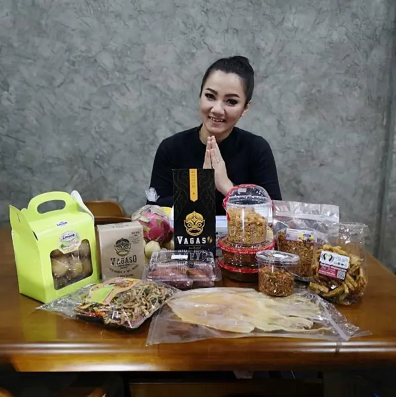 ดูเผินๆ นึกว่าสาวใต้สไตล์เท่ บิว กัลยาณี ...