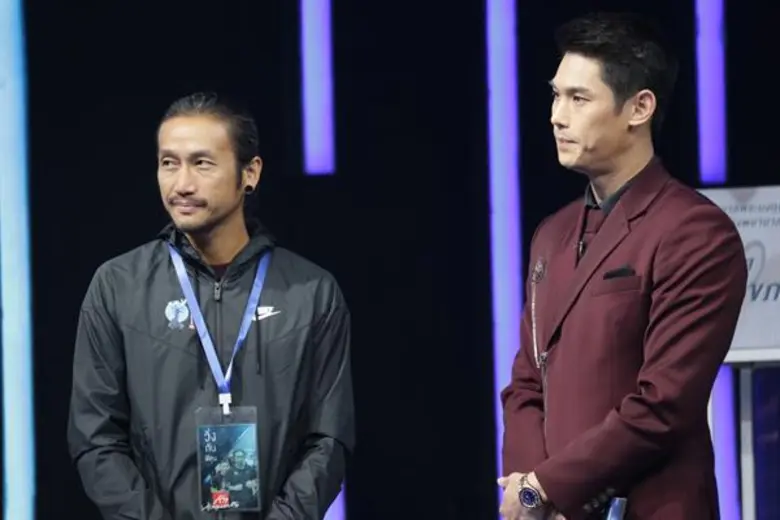 “ตูน บอดี้สแลม” ฮีโร่ที่สัมผัสได้ โผล่เซอร์ไพรส์ “แฟนพันธุ์แท้ ก้าวคนละก้าว” บอกต่อโครงการดีๆ