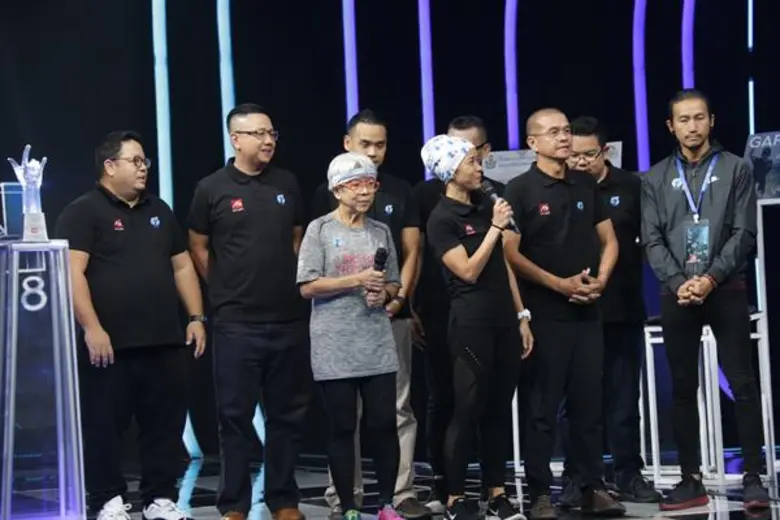 “ตูน บอดี้สแลม” ฮีโร่ที่สัมผัสได้ โผล่เซอร์ไพรส์ “แฟนพันธุ์แท้ ก้าวคนละก้าว” บอกต่อโครงการดีๆ