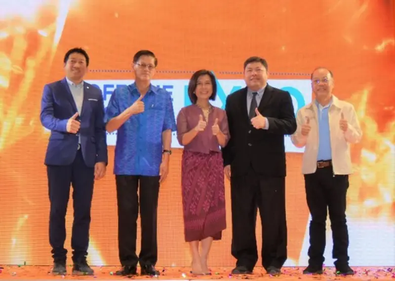 นางลลิดา จิวะนันทประวัติ (กลาง) รองอธิบดี...