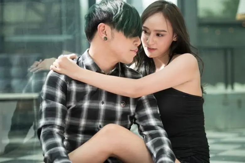 บุกกองเอ็มวีเพลง “เคียว” เจอภาพ “เก่ง วงเฟลม” นัวเนียหญิง!