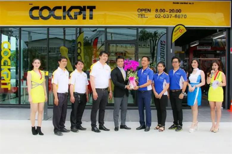 มร.ฮิโรยูกิ ไซโตะ (ที่ 5 จากซ้าย) ผู้อำนว...