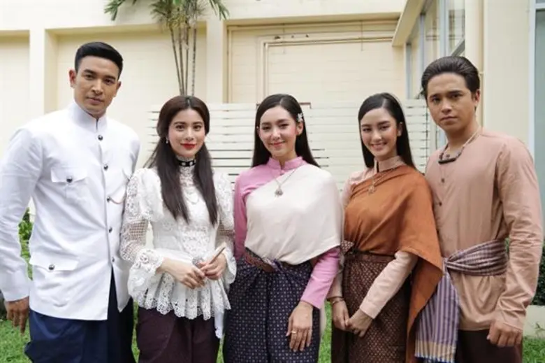 “พี่นก จริยา” ถือฤกษ์ดี ลั่นฆ้องบวงสรวงละคร “ปี่แก้วนางหงส์” ได้ “เบลล่า”ประกบคู่ “เกรท” ลงละครโรแมนติก ดราม่า ครบรส