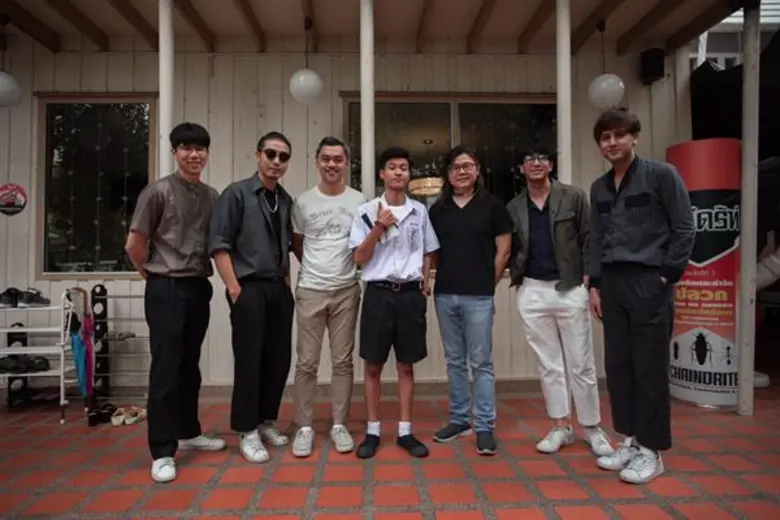 สืบเนื่องจาก วงมีน (Mean) ศิลปินกลุ่มในสั...