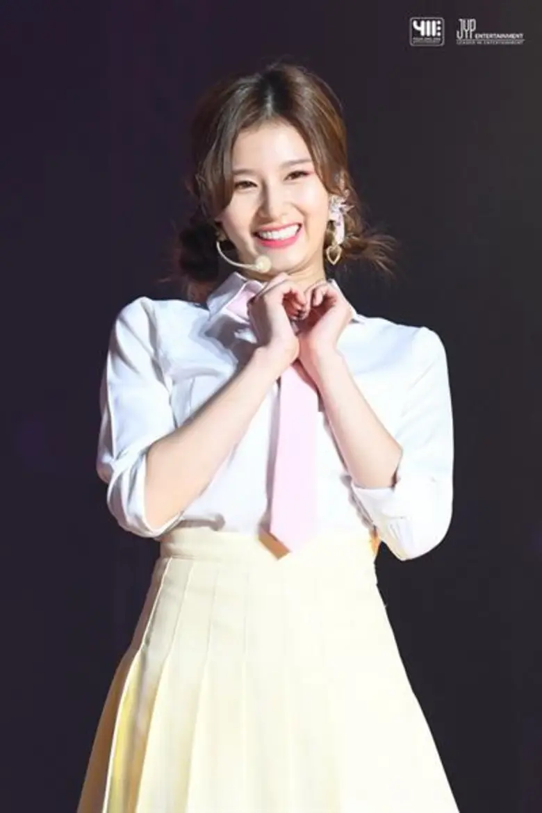 เก้าสาว TWICE ปล่อยพลังท็อปฟอร์ม! ร้องเต้นเอ็นเตอร์เทนสามชั่วโมงเต็ม สมเป็นสุดยอดเกิร์ลกรุ๊ปเกาหลีแห่งยุค สมเป็นงานดีโปรดักชั่นอลังจากโฟร์วันวันฯ